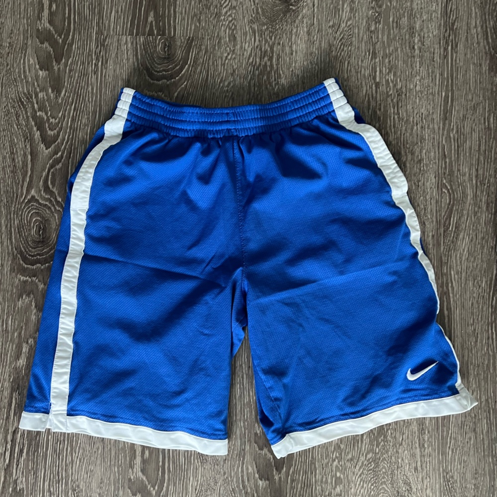 Nike Basketball shorts men’s size medium